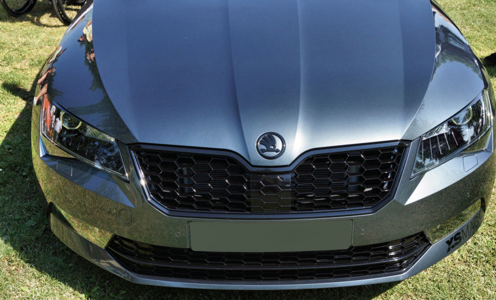 Skoda superb hotsell honeycomb grille